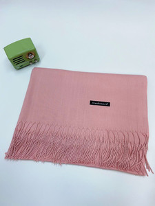 Elegante Sciarpa Invernale Morbida in Pashmina da Donna, Scialle Personalizzato a Tinta Unita con Frange, Sciarpe Calde alla Moda all'Ingrosso - Product Image 6