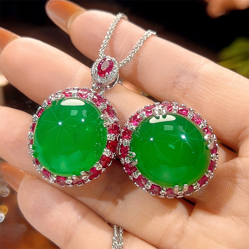 Green chalcedony ring