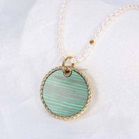 Collier pendentif en acier inoxydable plaqué or 18 carats avec perle d'eau douce ronde verte pour femme