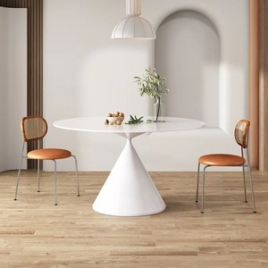 Mesa de Comedor Redonda Giratoria de Color Negro Puro para Uso Doméstico en Apartamentos Pequeños - Product Image 4