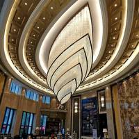 Lustres en cristal de luxe sur mesure pour hall d'hôtel, grand luminaire suspendu