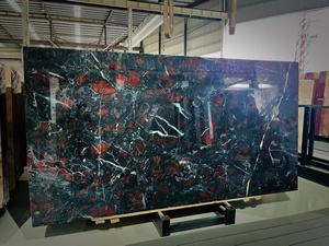 حجر طبيعي نادر بلون الورد الداكن صديق للبيئة ومتين بلون فريد مع عروق حمراء وملمس مصقول لردهات الفنادق والفيلات والمطابخ وغرف الطعام - Product Image 3