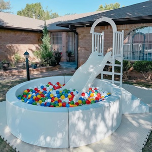 Trẻ Em Trong Nhà Sân Chơi Ngoài Trời Nhựa Bóng Hồ Bơi Mềm Chơi Trượt Trắng Bóng Pit Trượt Trượt Và Thang Thiết Lập Cho Trẻ Em Bên Cho Thuê - Product Image 1