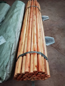Articles ménagers très demandés : Manches de balai en bois, brosses à plancher, manches de balai à poncer en bois - Product Image 2