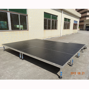 Plateforme de scène mobile en aluminium et bois pour l'extérieur, avec montage facile et surface antidérapante pour spectacles en plein air - Product Image 1