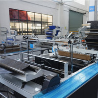 Machine à plier les sacs en V double série Sway, spécialisée pour la production de sacs longs avec scellage thermique de précision, automatique et économe en énergie