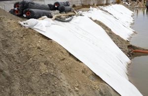 Épaisseur de fibre stabilisée par pp de haute résistance capacité modérée d'asphalte d'imprégnation géotextile fort - Product Image 4