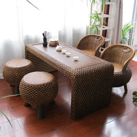 Ensemble table basse et chaises en rotin naturel tressé, fait main, style vintage, coins arrondis, surface lisse et sécurisée pour salon et balcon