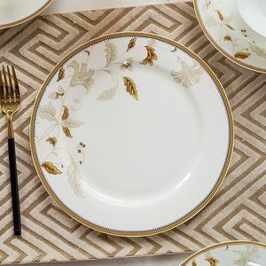 Service de table de luxe en porcelaine fine de Jingdezhen, 58 pièces, avec bols et assiettes de style chinois à motifs dorés en relief, pour hôtels - Product Image 3