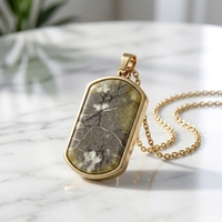 Pendentifs personnalisés en marbre vert olive naturel pour hommes, en acier inoxydable 316L, texture de pierre unique, vente en gros