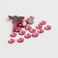 Assortiment de strass de couleurs variées, lot de 1440 pièces en sachet individuel, cristaux de verre à dos plat pour nail art, bricolage et artisanat, vente en gros