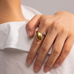 Anillo Irregular de Estilo Europeo Americano, Minimalista y de Lujo, con Bloques de Color, para Mujer, Chapado en Oro de 18K, Forma Geométrica, para Uso Diario - Product Image 4