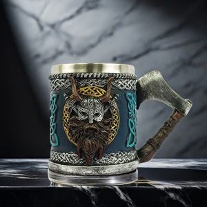Viking Kupası |   Ortaçağ Baltası ve Savaşçı Tasarımlı Paslanmaz Çelik ve Reçine Kahve Bira Bardağı |   Benzersiz Cadılar Bayramı Hediyesi - Product Image 5