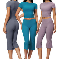 Ensemble de yoga pour femmes TZ9616-12 avec haut court à col rond et leggings évasés taille haute pour l'entraînement, le Pilates et le fitness