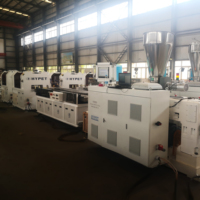Offre spéciale Machine de fabrication de goulottes de câbles en plastique PVC Ligne d'extrusion de profilé en PVC avec poinçonneuse