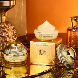 ไวท์เทนนิ่งและไบรท์เทนนิ่ง มอยส์เจอร์ไรซิ่ง แอนตี้ริงเคิล เฟิร์มมิ่ง เอสเซนส์ ครีม บำรุงผิวให้กระชับ - Product Image 2