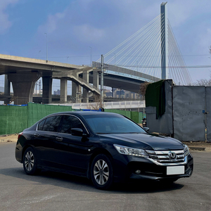 Sedán <span class=keywords><strong>2014</strong></span> de <span class=keywords><strong>Segunda</strong></span> <span class=keywords><strong>Mano</strong></span>, 4 Puertas, 5 Plazas, Transmisión Automática, Asientos de Cuero, Neumáticos R19, Volante a la Izquierda, Color Oscuro, Cámara Trasera de 360° - Product Image 2