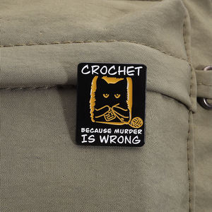 Nähen, weil stechende Menschen falsch sind Emaille Pin lustige Katze Meme Brosche Schmuck Geschenk für Handwerker Freunde - Product Image 3