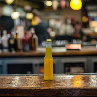 Support de menu acrylique en forme de bouteille de table en plastique de promotion des ventes