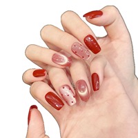 Vernis à ongles rouge haut de gamme à motif œil-de-chat qui sublime le teint et présente un design simple et court.