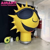 Mascotte gonflable géante de soleil en forme de dessin animé avec éclairage LED et lunettes de soleil, personnage gonflable cool pour l'affichage lors d'événements estivaux en centre commercial