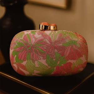 Sac à main de soirée élégant et moderne en polyester à motif floral avec chaîne bandoulière pour femme, idéal pour les banquets et les dîners - Product Image 2