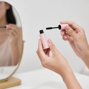 Lindo Tubo Transparente para Rímel con Tapa de Rosca y Cepillo, Envase Vacío para Crema de Ojos en Rosa, Dorado y Plateado, Material Plástico - Product Image 2