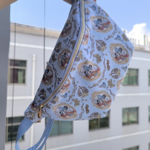 Sac banane bandoulière sans couture personnalisé, en nylon, imperméable, unisexe, avec fermeture éclair, en forme de coussin géant, thème Parc à thème Magic Kingdom, motif souris - Product Image 2