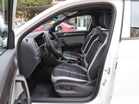 VW T-Roc Семейный внедорожник, 8 подушек безопасности, рейлинги на крыше, 17-дюймовые диски для дистрибьюторов