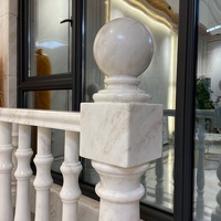 Sculpture blanche en pierre de marbre, escalier de jardin, porche, balcon, mains courantes, balustrade, pilier, balustrade