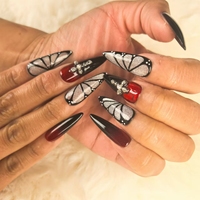 Venta al por mayor mariposa dibujada a mano negro y rojo uñas artacrílicas prensa en las uñas