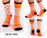Vente en gros de chaussettes de cyclisme pour hommes Chaussettes de sport en nylon Chaussettes de cyclisme à compression et personnalisées
