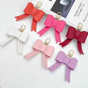 Porte-clés et breloque de <span class=keywords><strong>sac</strong></span> à <span class=keywords><strong>main</strong></span> en cuir PU de luxe pour <span class=keywords><strong>femme</strong></span> avec nœud, porte-clés mignon de marque automobile pour cadeaux promotionnels d'affaires - Product Image 4