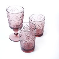 Verre à pied classique rétro en verre soufflé à la main, style européen, motif paon en relief, verrerie haut de gamme, capacité 301-400 ml