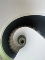 Escalier en spirale intérieur de luxe CBMmart avec éclairage LED, escalier courbé préfabriqué de qualité supérieure, escalier circulaire pour villa