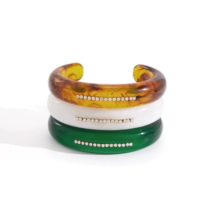 Massiver Acryl-Armreif mit CZ-Diamanten-Inlay, <span class=keywords><strong>Winterfall</strong></span>-Harz-Manschettenarmreif, Armband-Ring-Set, Lucite-Armreif - Product Image 1