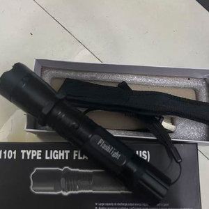 Linterna LED MagiUSA Portátil, Ligera, Mini, de Alta Potencia, Recargable, de Plástico, para Exteriores, con Llavero, para Mujeres, para la Noche - Product Image 2