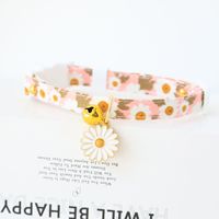 Collier pour animaux de compagnie élégant à fleurs, doux, moderne, en polyester, avec cloche, à dégagement rapide, pour petits chiens et chats, voyage et intérieur