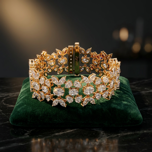 Bracelet classique en or avec diamants floraux et serti de feuilles, bijou élégant pour femme - Product Image 2
