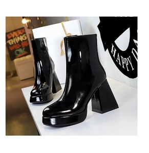 Chaussures à talons hauts épais à bout rond en cuir verni tendance 2024 pour femmes, bottines d'automne et d'hiver - Product Image 6