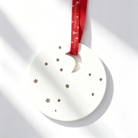Usine en gros personnaliser décoration de maison de noël suspendu parfumé en céramique huile essentielle parfum diffuseur voiture désodorisant