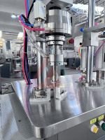 Máquina Llenadora de Latas Metálicas Semiautomática Eléctrica con Control PLC para Gel de Afeitar Cosmético, Alta Precisión, Ideal para Pequeñas Empresas
