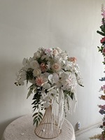 Boule de fleurs artificielles décoratives de haute qualité 2026, toucher réel, rose clair, centre de table pour événements de mariage.
