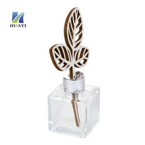 Diffuseur de roseaux de bâton d'encens solide en bois avec des bâtons de parfum désodorisant - Product Image 1