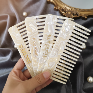 Pettine per Capelli in Acetato con Denti Larghi da Massaggio per Barbiere con Logo Personalizzato all'Ingrosso da Fabbrica Certificata BSCI e GRS per Donne e Ragazze - Product Image 1