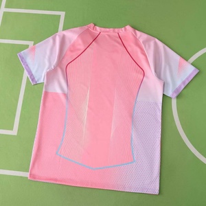 <span class=keywords><strong>เสื้อ</strong></span>ฟุตบอลสี<span class=keywords><strong>ชมพู</strong></span>ทรงสปอร์ตสำหรับผู้ชาย รุ่นปี 2026/2027 ผลิตจากโพลีเอสเตอร์ 100% ระบายอากาศได้ดี แห้งเร็ว # <span class=keywords><strong>เสื้อ</strong></span>ฟุตบอลเบอร์คาโลนาส 10 ตัว - Product Image 1
