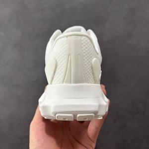 Chaussures en toile à lacets haut de gamme, marques de luxe, avec des éléments de design à la mode, incarnant le style de designer haut de gamme - Product Image 3