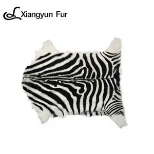 Karpet Ruang Tamu Lantai Lembut Hangat Desain Mode Garis-garis Zebra Lembut dan Mewah Populer Karpet Bulu Kambing Alami