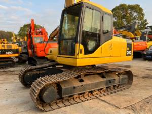 Excavatrice sur chenilles d'occasion Komatsu PC200-7 de 20 tonnes, modèle 2023, avec moteur, pompe et engrenages - Rapport fourni - Product Image 6