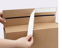 Boîte d'expédition en papier kraft ondulé recyclé auto-adhésive avec logo en relief, bande de déchirure à fermeture éclair, finition mate